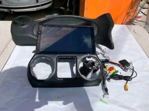 Direct application screen for Jeep wrangler CarPlay and Android auto Bt, USB, Aux. The steering wheel controls remain working and it has the option to connect a reverse camera